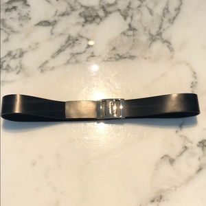 Ferragamo adjustable black belt with chrome buckle